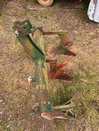 Aratro trivomere per trattore – 3 vomeri