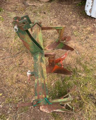 Aratro trivomere per trattore – 3 vomeri