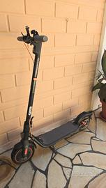 Monopattino Segway Ninebot F40E + Casco