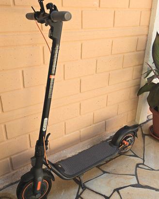 Monopattino Segway Ninebot F40E + Casco