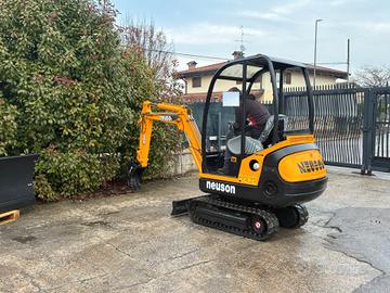 E279- MINI ESCAVATORE NEUSON 15Q