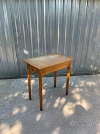 Tavolino in legno rustico vintage