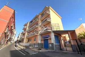 4 LOCALI A TORRE DEL GRECO