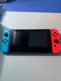 Nintendo Switch (2019) + cavi inclusi