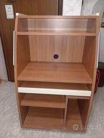 scrivania multiuso o porta computer