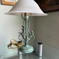 Lampada da tavolo stile liberty – vetro satinato