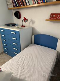 Camera  con 2 letti singoli,  cassettone, comodino