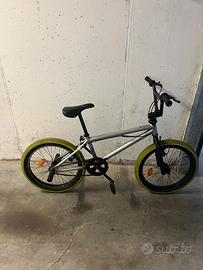 Bici BMX B'Twin Grigia e Verde funzionante