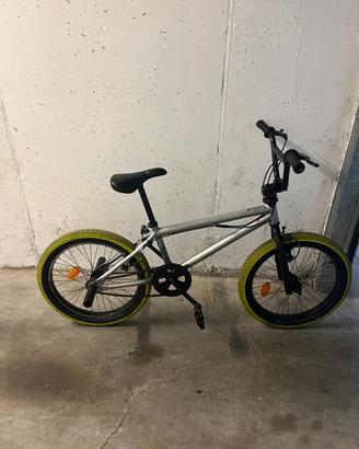 Bici BMX B'Twin Grigia e Verde funzionante