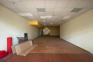 NEGOZIO A REGGIO NELL'EMILIA