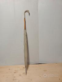 ombrello della nonna di seta