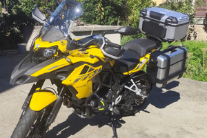 Benelli trk 502x giallo