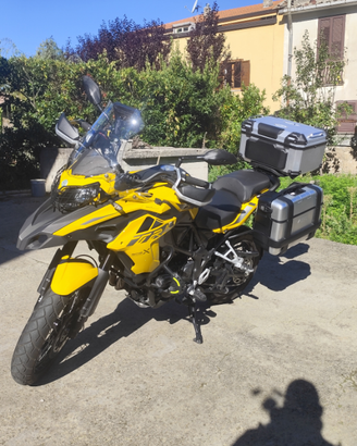 Benelli trk 502x giallo