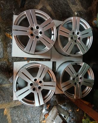 Cerchi in lega attacco Toyota  5 fori 