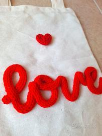 Borsa in tessuto con scritta Love