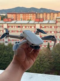DJI Mini 4K Fly More Combo - 3 Batterie