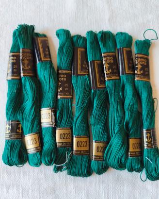 N. 9 matassine da ricamo verde 
