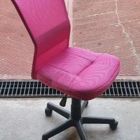 Sedia fucsia da ufficio girevole senza braccioli