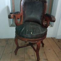 Vecchia poltrona da parrucchiera