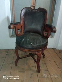 Vecchia poltrona da parrucchiera