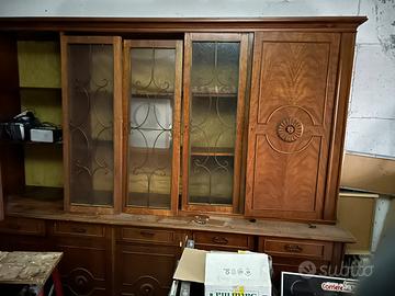 Vetrina con mobile sotto