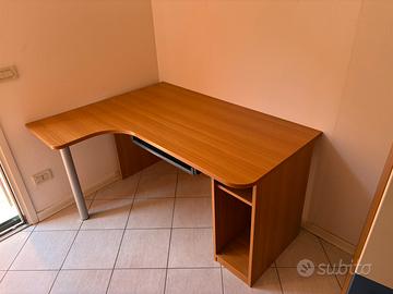 Scrivania studio in legno