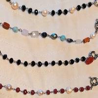 BRACCIALI DI PERLINE COLORATE VINTAGE