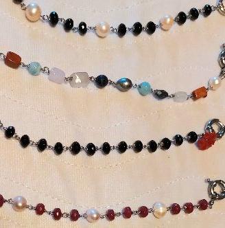 BRACCIALI DI PERLINE COLORATE VINTAGE