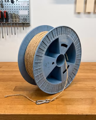 Bobina in plastica rigida per arrotola spago uso u