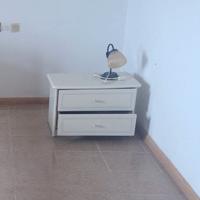 N. 2 comodini in legno laccato