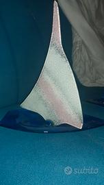 Barca a vela in vetro soffiato di Murano