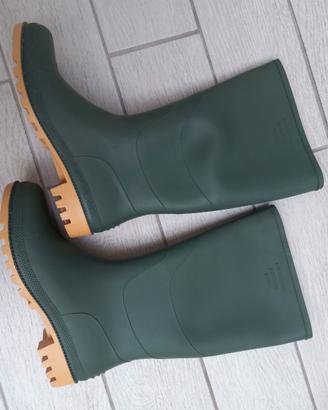 Giaccone Xl+scarpe lavoro 44+casco+stivali 44= €50