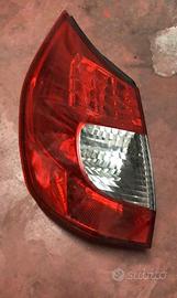 Faro posteriore scenic