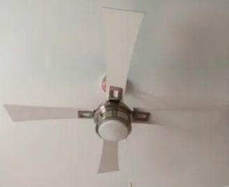 Ventilatore 4 pale a soffitto lampadario