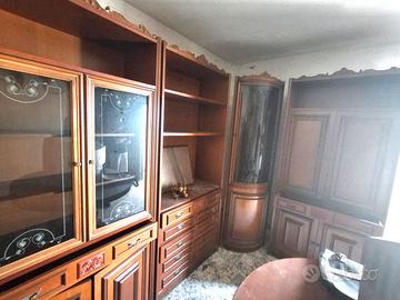 mobili e letti vecchi