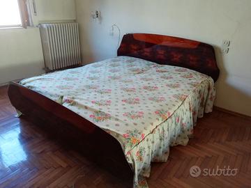Letto matrimoniale (legno)
