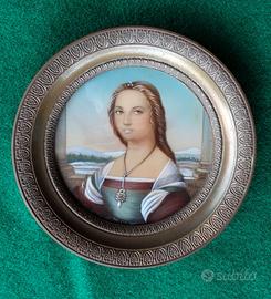 Miniatura “Donna con pendaglio”