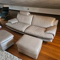 Divano Chateau d’Ax 2 pouf e poggiatesta in pelle 