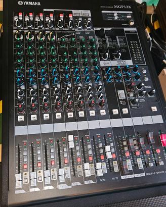 Mixer yamaha mgp 12 x