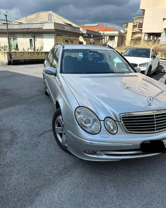 Mercedes E 270 SW.