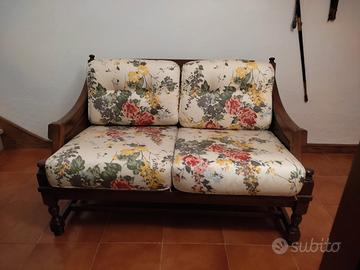 divanetto 2 posti di castagno 