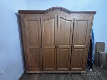 Armadio in legno