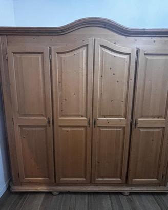 Armadio in legno