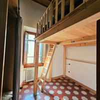 Camera con bagno privato e soppalco vivibile