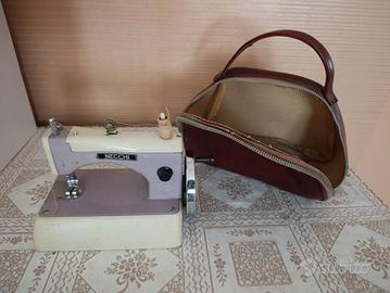 Macchina da cucire da viaggio vintage