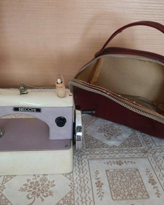 Macchina da cucire da viaggio vintage