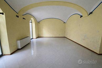 Immobile di 80 m² con 2 locali a Trino