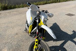 Husqvarna 701 supermoto