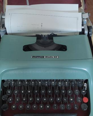Macchina da scrivere meccanica Olivetti Studio 44