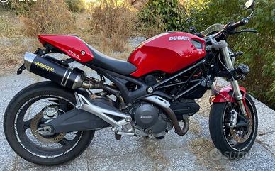 Ducati Monster 696